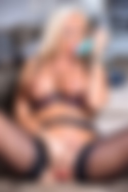 LucyZara2017/!screens/2017.09.13 Sexy New Lingerie On The Sofa.jpg