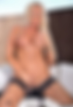 LucyZara2017/!screens/2017.08.25 Lingerie In The Garden.jpg