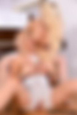 LucyZara2017/!screens/2017.05.12 Lucy & Mikaela Sex on the Piano.jpg