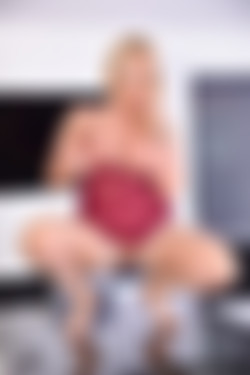 LucyZara2017/!screens/2017.02.17 Naughty Kitchen Strip.jpg